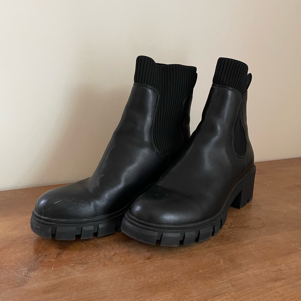 Athlefit Women's Chelsea Boots Platform Ankle Boots Lug Sole Chunky Booties